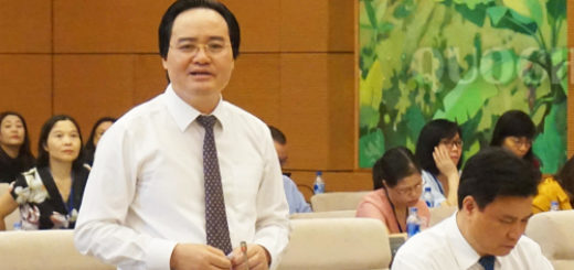 Bộ trưởng Phùng Xuân Nhạ giải trình trong phiên chất vấn ngày 24/9. Ảnh: Văn phòng Quốc hội.